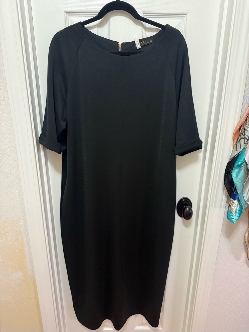 Elegant Black Midi Shift Dress with Rolled Short Sleeves